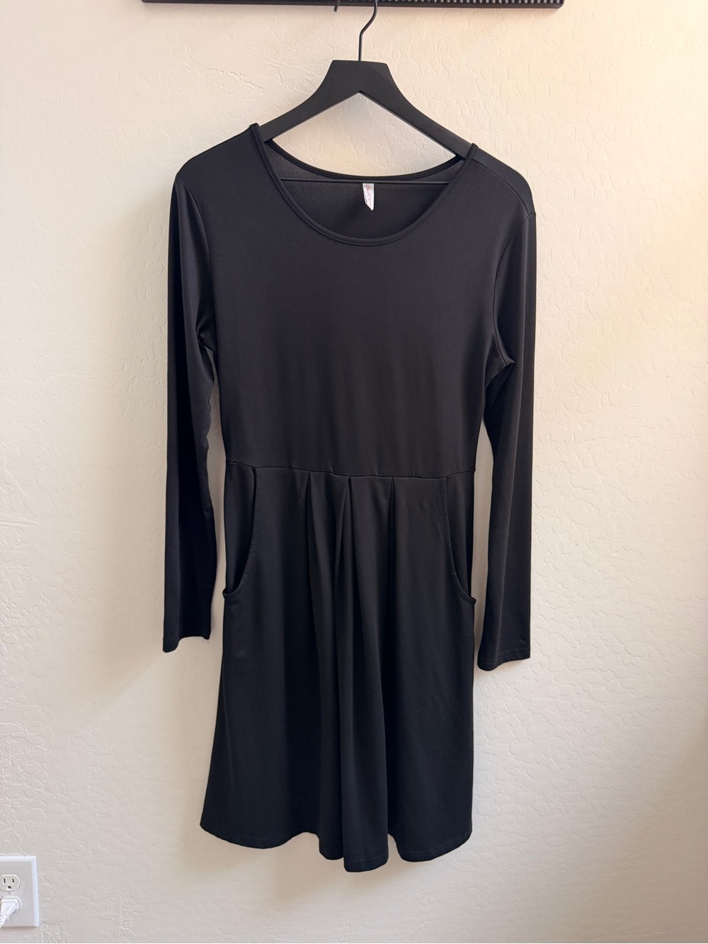 Everyday Long-Sleeve Black Mini Dress with Pockets